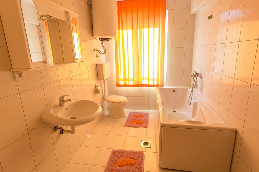 Apartmani Spaic ヘルツェグ・ノヴィ エクステリア 写真